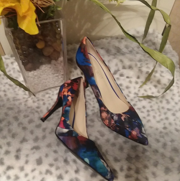 NEW Nine West Watercolor Heels - Picture 2 of 4